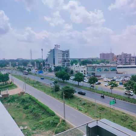 Hotel Vibes Ahmedabad Exterior photo